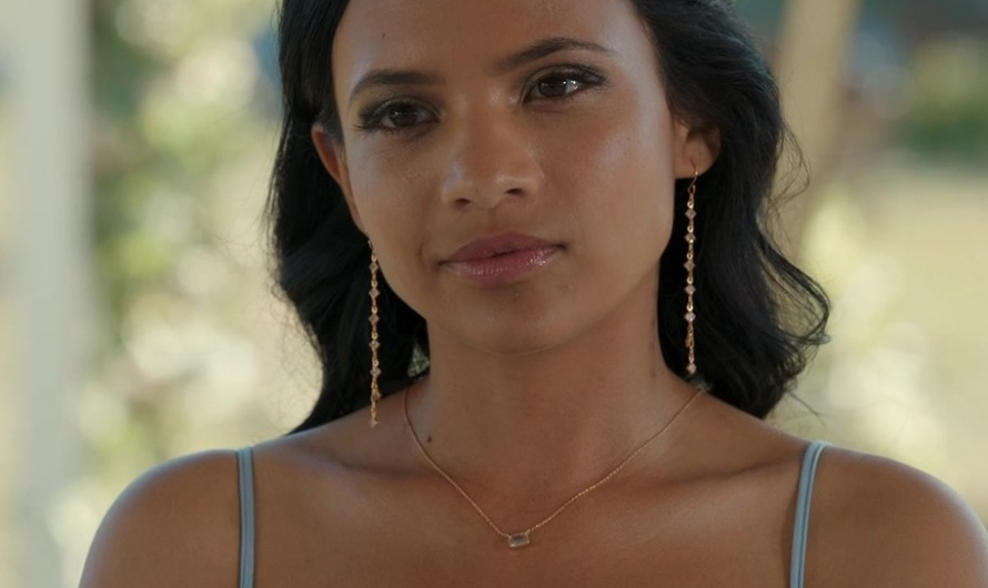 Gold Drop Earrings of Nikki Rodriguez as Jackie Howard