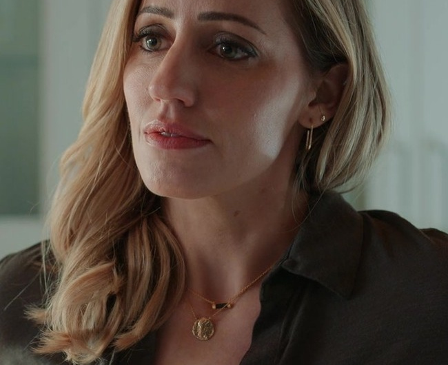 Gold Coin Pendant Necklace of Zibby Allen as Brie Sheridan