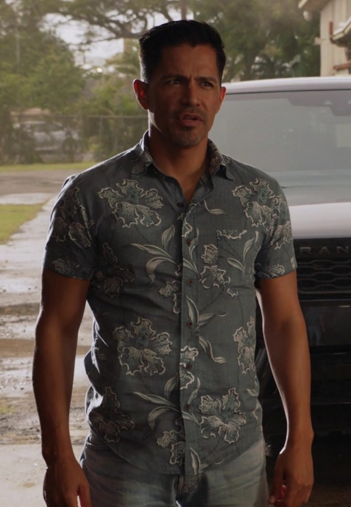 Bold Floral Print Short Sleeve Shirt of Jay Hernandez as Thomas Magnum from Magnum P.I. TV Show