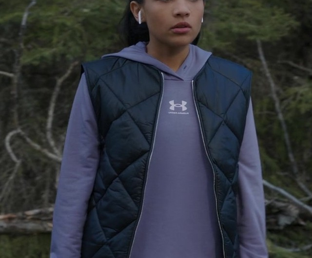 Sleek Navy Padded Vest with Zipper Worn by Nikki Rodriguez as Jackie Howard