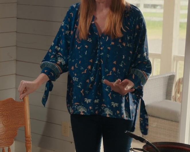Maple Print V-Neck Blouse of Sarah Rafferty as Dr. Katherine Walter