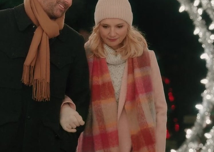 Warm Oversized Checkered Scarf in Red and Cream Tones Worn by Teryl Rothery as Muriel St. Claire