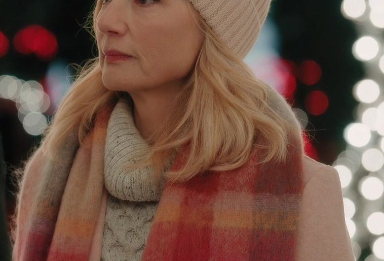 Light Beige Ribbed Winter Beanie of Teryl Rothery as Muriel St. Claire