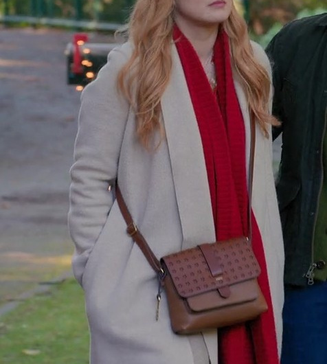 Brown Leather Crossbody Bag of Alexandra Breckenridge as Mel Monroe