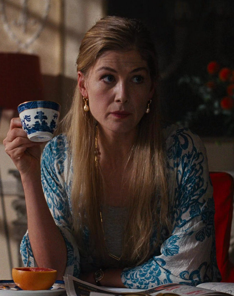 blue and white floral print kimono - Rosamund Pike (Lady Elspeth Catton) - Saltburn (2023) Movie