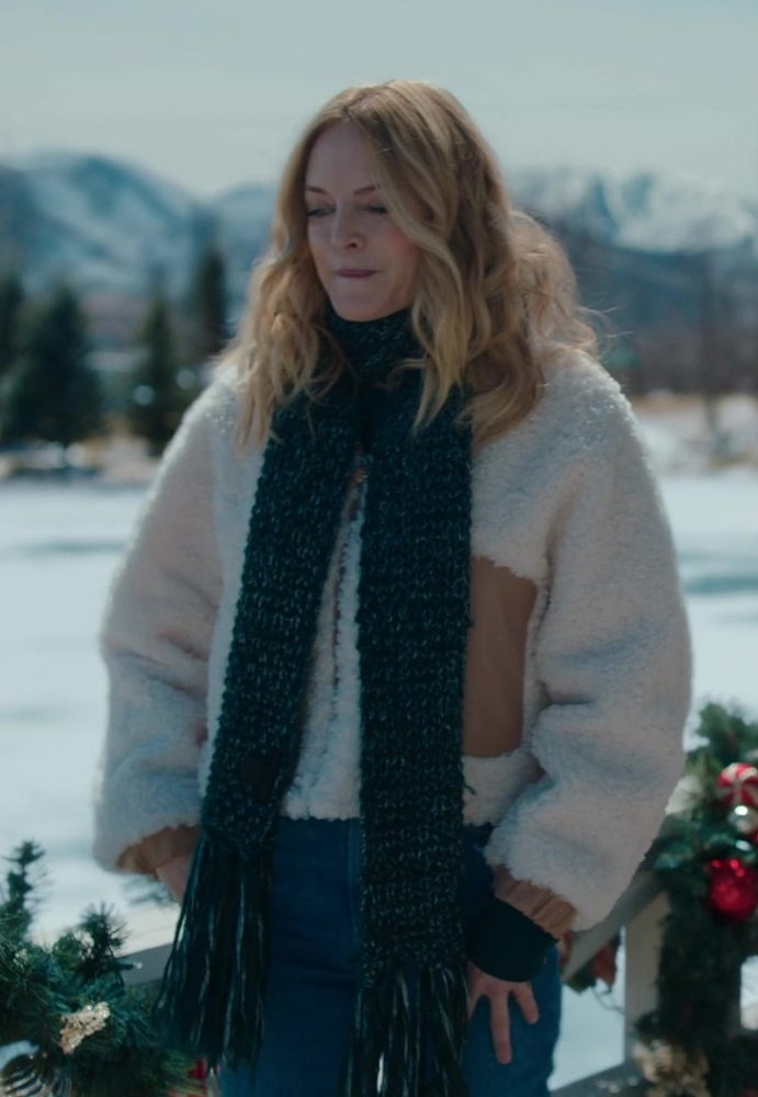 knit green scarf - Heather Graham (Charlotte Sanders) - Best. Christmas. Ever! (2023) Movie
