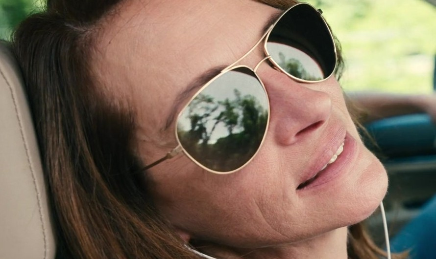 Gold Frame Aviator Sunglasses of Julia Roberts as Amanda Sandford