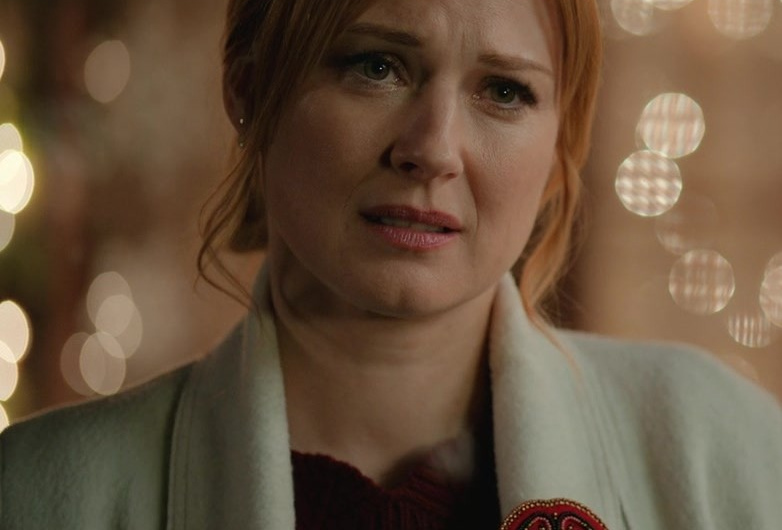 Red Fabric Flower Lapel Pin of Alexandra Breckenridge as Mel Monroe