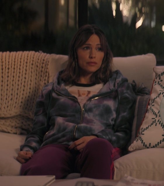 tie dye hoodie - Jennifer Garner (Jess) - Family Switch (2023) Movie
