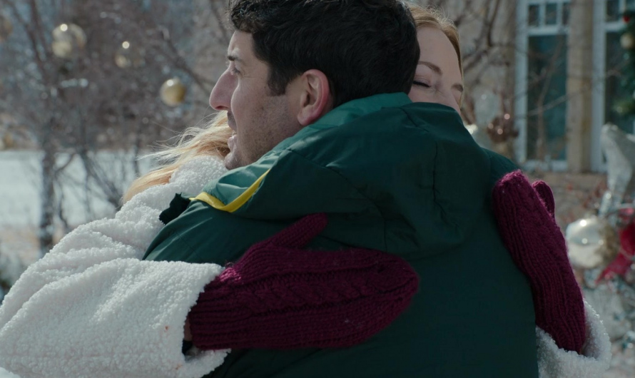 Burgundy Knit Mittens Worn by Heather Graham as Charlotte Sanders
