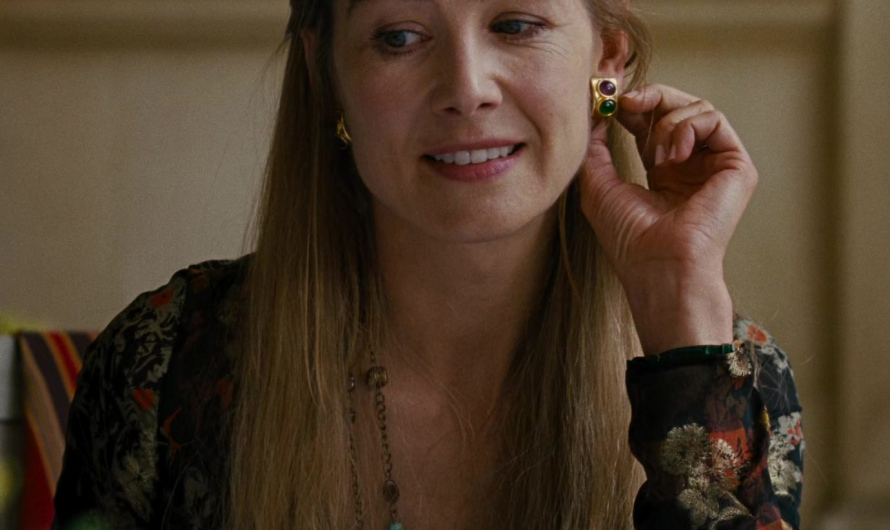 Emerald-Colored Stone Earrings of Rosamund Pike as Lady Elspeth Catton