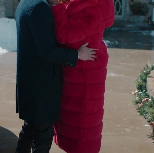 Red Long Fur Coat of Brandy Norwood as Jackie Jennings