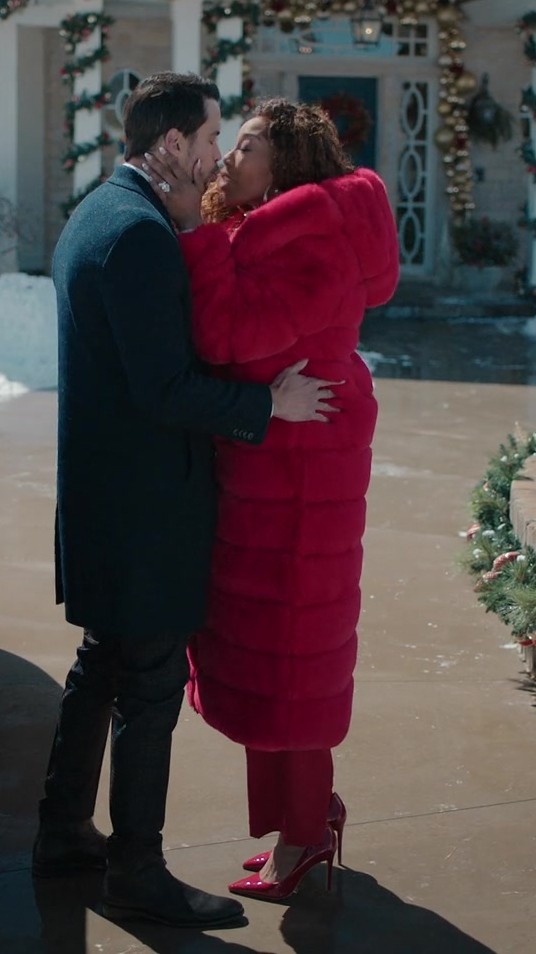 Worn on Best. Christmas. Ever! (2023) Movie - Red Long Fur Coat of Brandy Norwood as Jackie Jennings