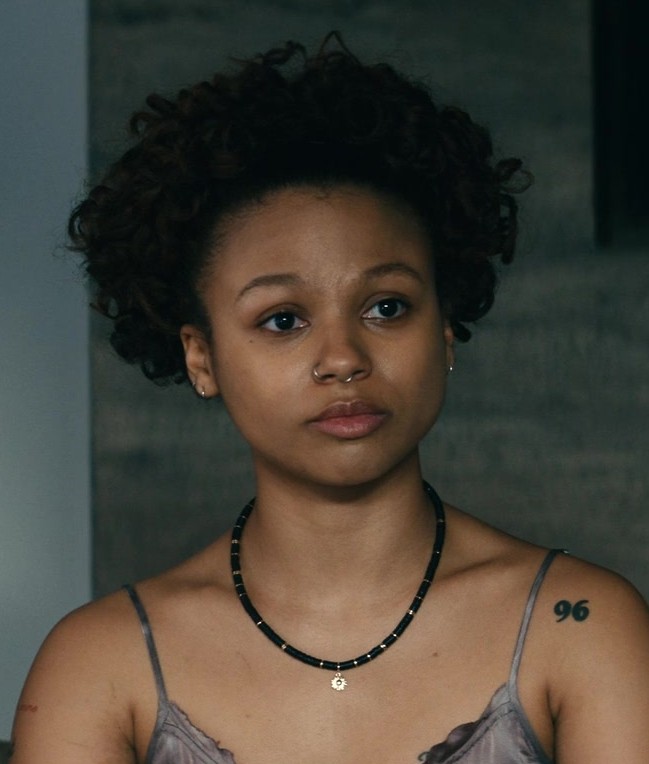 Worn on Leave the World Behind (2023) Movie - Minimalist Beaded Necklace of Myha'la as Ruth Scott