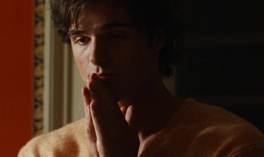 Yellow Gold Casual Watch of Jacob Elordi as Felix Catton