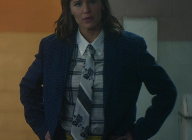 Tailored Navy Blue Checkered Blazer Worn by Jennifer Garner as Jess