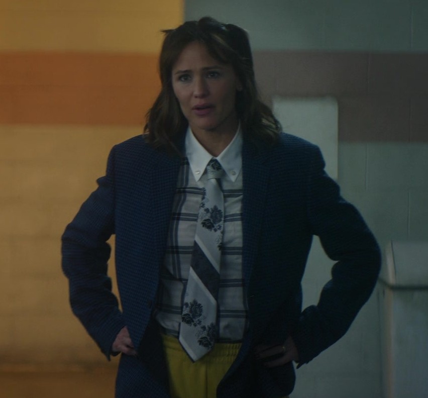 Worn on Family Switch (2023) Movie - Floral Pattern Grey Necktie of Jennifer Garner as Jess