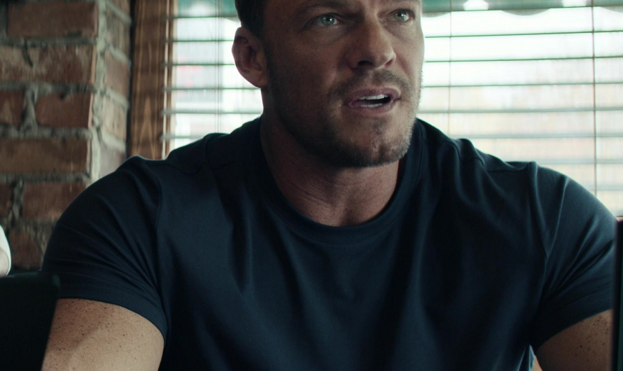 Dark Blue Crewneck T-Shirt Worn by Alan Ritchson as Jack Reacher