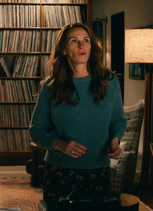 Worn on Leave the World Behind (2023) Movie - Teal Ribbed Crew Neck Sweater of Julia Roberts as Amanda Sandford