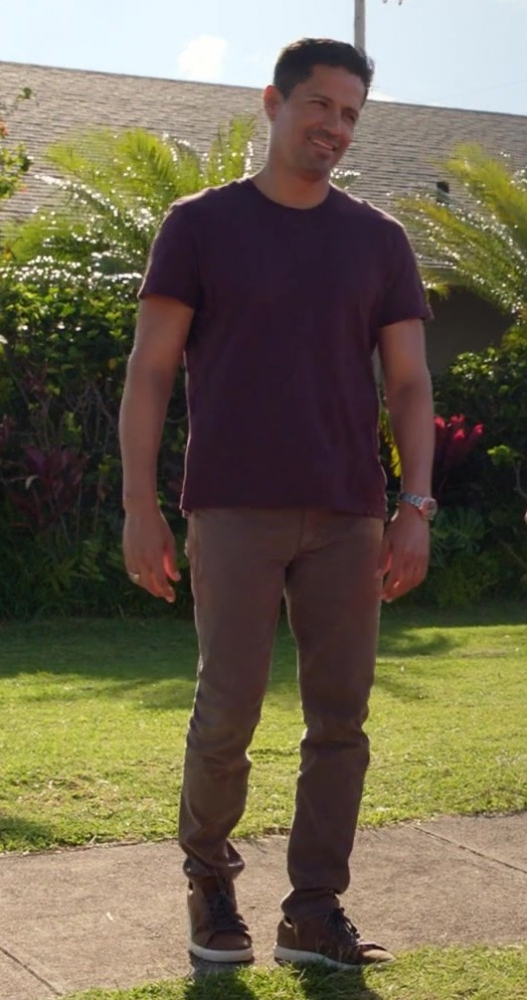 Casual Brown Flat Shoes of Jay Hernandez as Thomas Magnum from Magnum P.I. TV Show