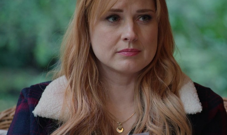 Gold Coin Necklace of Alexandra Breckenridge as Mel Monroe