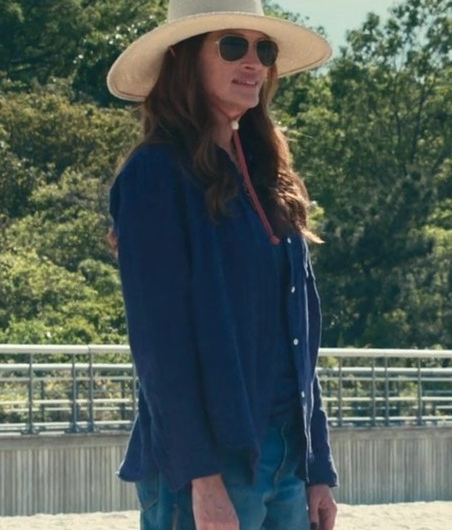 Blue Long Sleeve Shirt of Julia Roberts as Amanda Sandford
