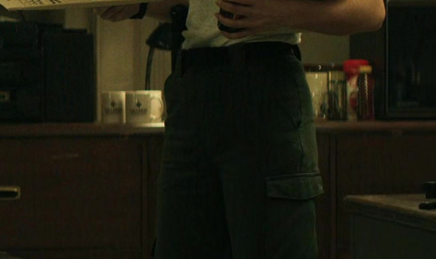 High-Waisted Military Green Cargo Trousers of Serinda Swan as Karla Dixon