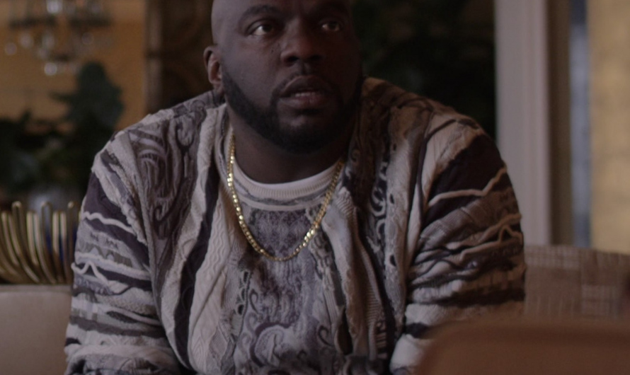 Black and White Print Crew Neck Sweater Worn by Omar Dorsey as Ray
