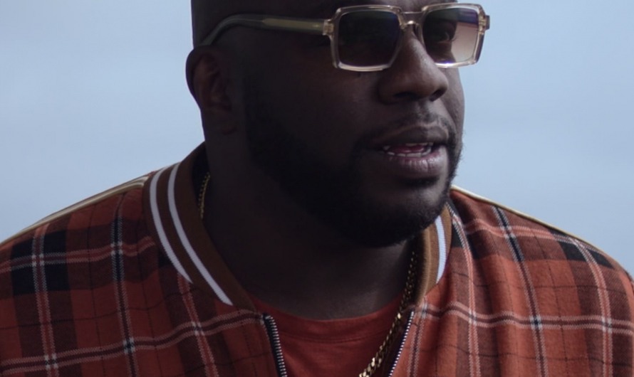 Gold Chain of Omar Dorsey as Ray