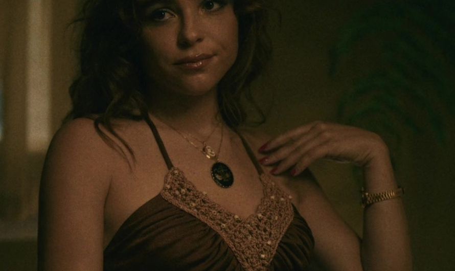 Crochet Lace Trim Cami Top of Paulina Dávila as Isabel