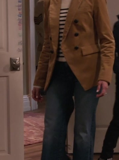 Dark Wash Wide-Leg Jeans of Abigail Spencer as Julia Mariano