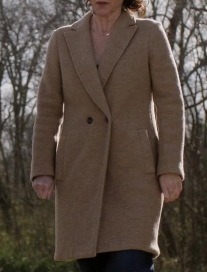 Beige Woolen Coat Worn by Kelli Williams as Margaret Reed