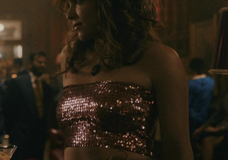 Sparkling Rose Gold Sequin Tube Top of Paulina Dávila as Isabel