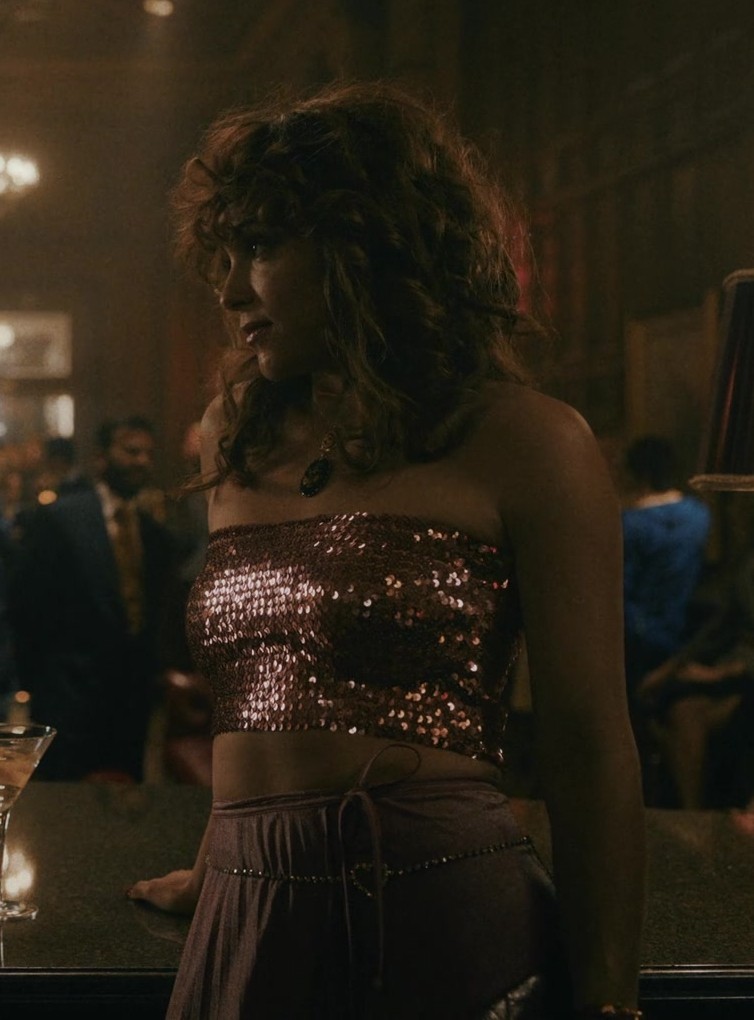 Sparkling Rose Gold Sequin Tube Top of Paulina Dávila as Isabel