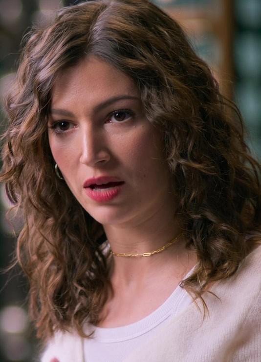 Sleek Gold Chain Choker Necklace of Úrsula Corberó as Camila from Lift (2024) Movie