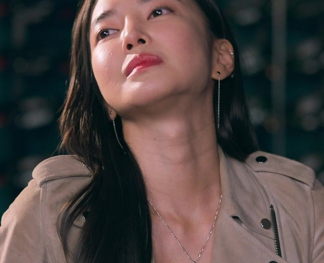 Silver Necklace with Black Gemstone of Kim Yoon-ji as Mi-Sun