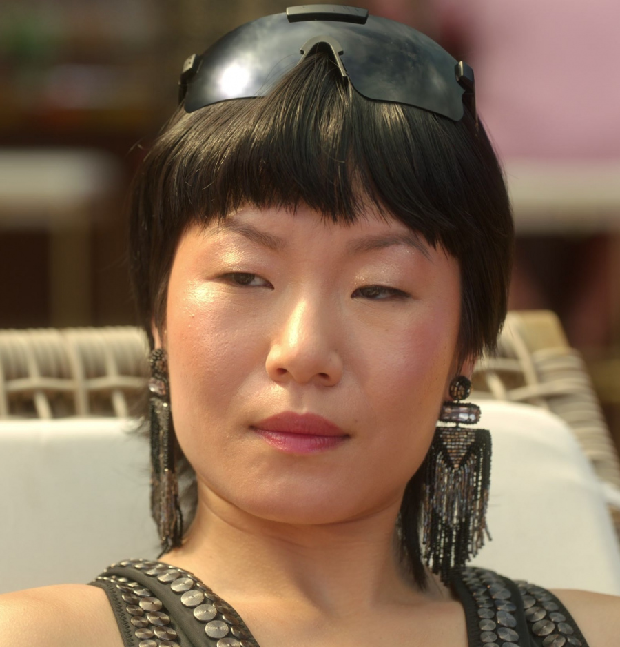 Fashion-Forward Large Frame Sunglasses of Karoline as Eleanor Chun