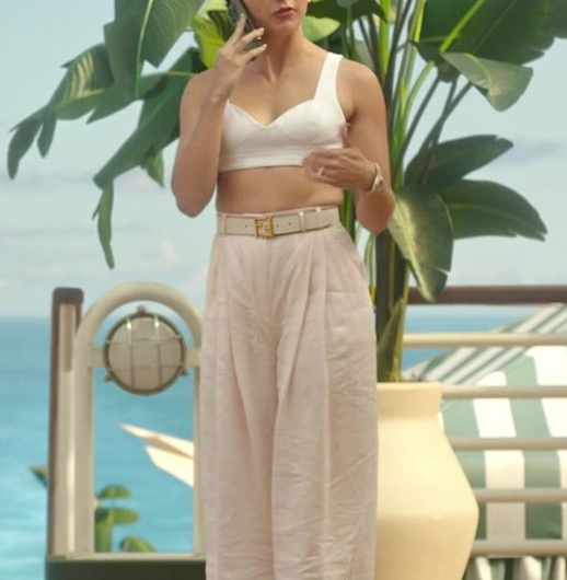 White V-Neck Bralette with Thick Straps of Lauren Patten as Anna Collier