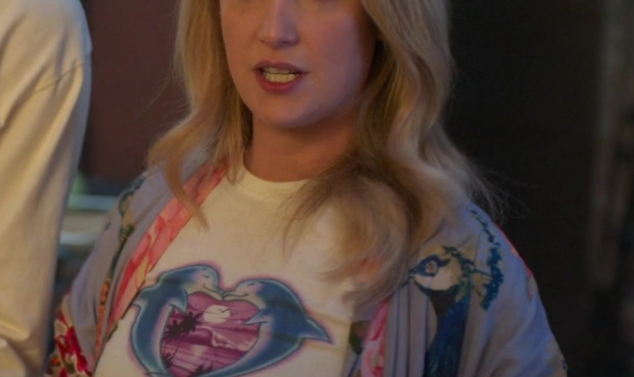 Dolphins Heart Graphic Tee of Emma Hunton as Davia Moss