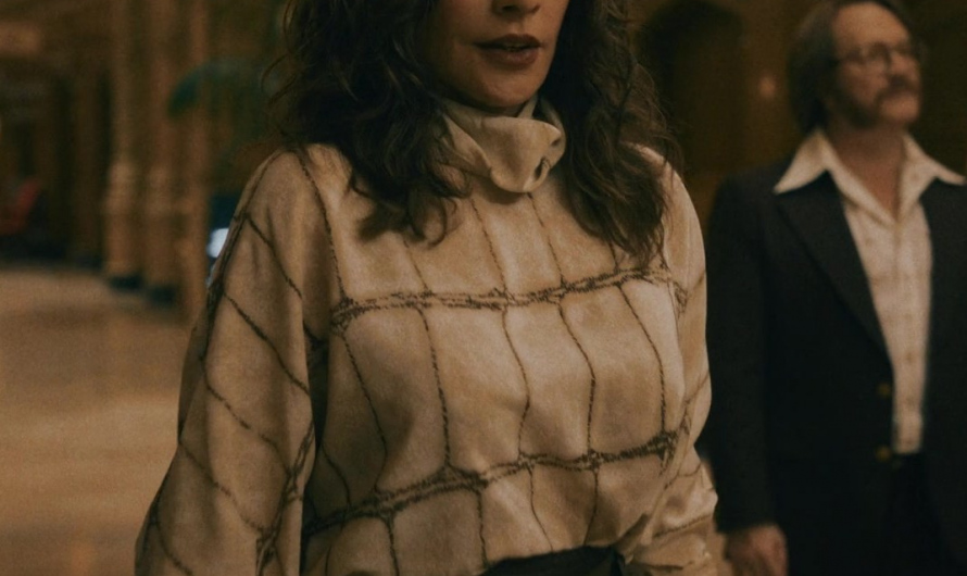 Ivory Grid Pattern Blouse of Sofía Vergara as Griselda Blanco