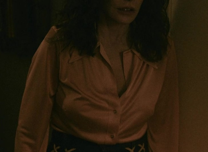 Coral Button-Up Shirt of Sofía Vergara as Griselda Blanco