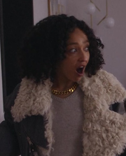 Bold Gold-Toned Chunky Chain Necklace of Ruth Negga as Sophie