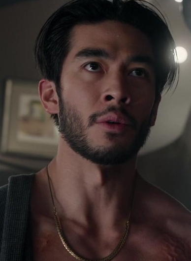 Sleek Gold Snake Chain Necklace of Justin Chien as Charles Sun