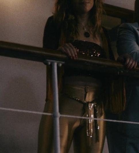 Metallic Gold Skinny Pants of Paulina Dávila as Isabel