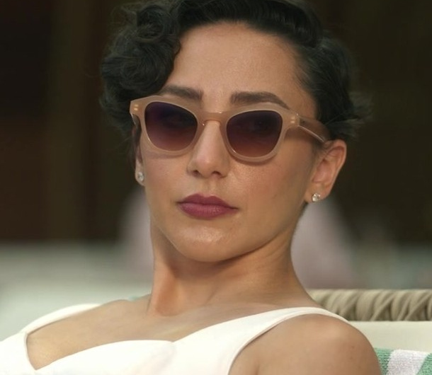 Cat-Eye Sunglasses of Lauren Patten as Anna Collier