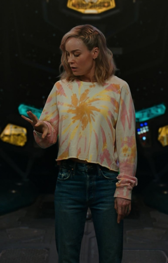 Pastel Tie-Dye Crewneck Cropped Sweatshirt of Brie Larson as Carol Danvers / Captain Marvel