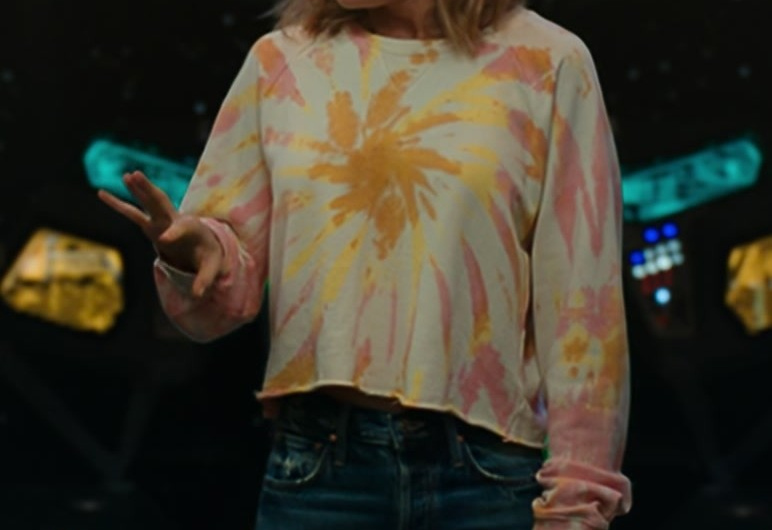 Pastel Tie-Dye Crewneck Cropped Sweatshirt of Brie Larson as Carol Danvers / Captain Marvel