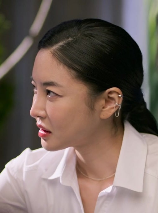 silver ear cuff set - Kim Yoon-ji (Mi-Sun) - Lift (2024) Movie