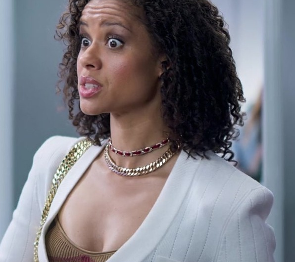 Thick Gold Chain Necklace of Gugu Mbatha-Raw as Abby