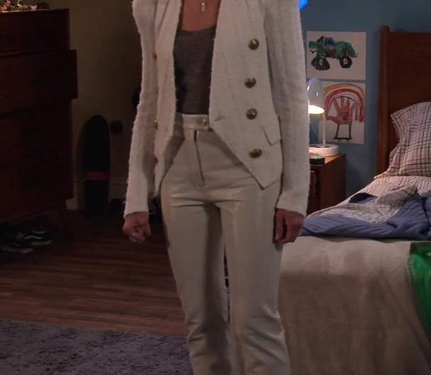Ivory Pointed-Toe Heels Worn by Abigail Spencer as Julia Mariano